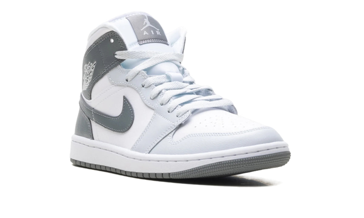 BQ6472-113 Stadium Goods studio 7