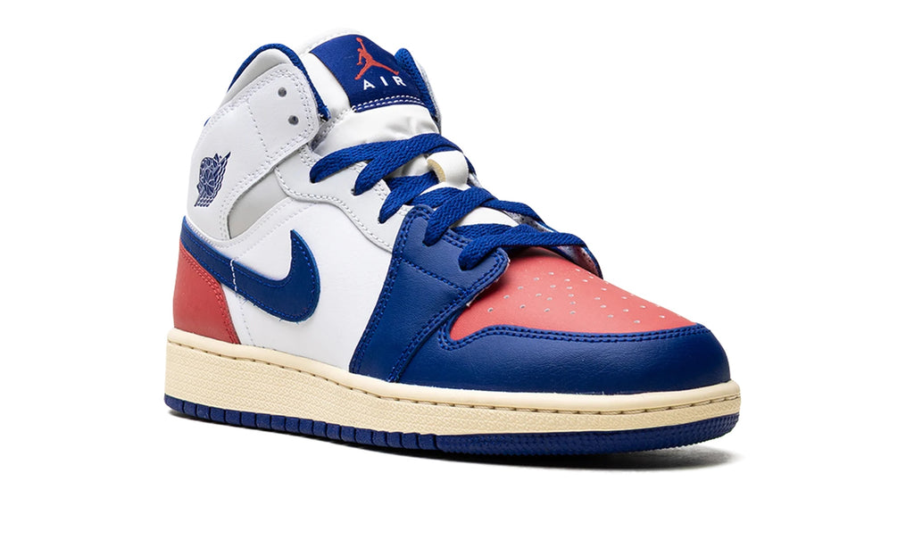 DQ8423-102 Stadium Goods studio 7