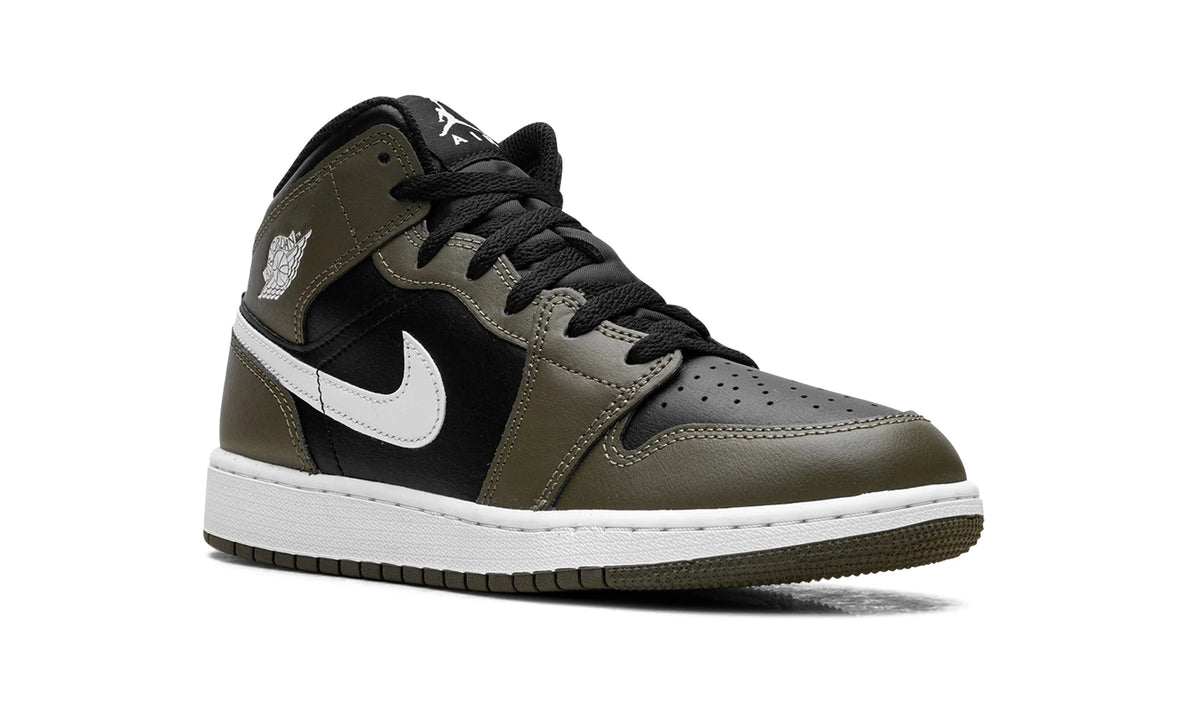 DQ8423-092 Stadium Goods studio 7