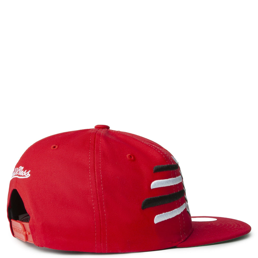 MENS MITCHELL & NESS NBA RETRO BOLT DEADSTOCK SNAPBACK BULLS - RED