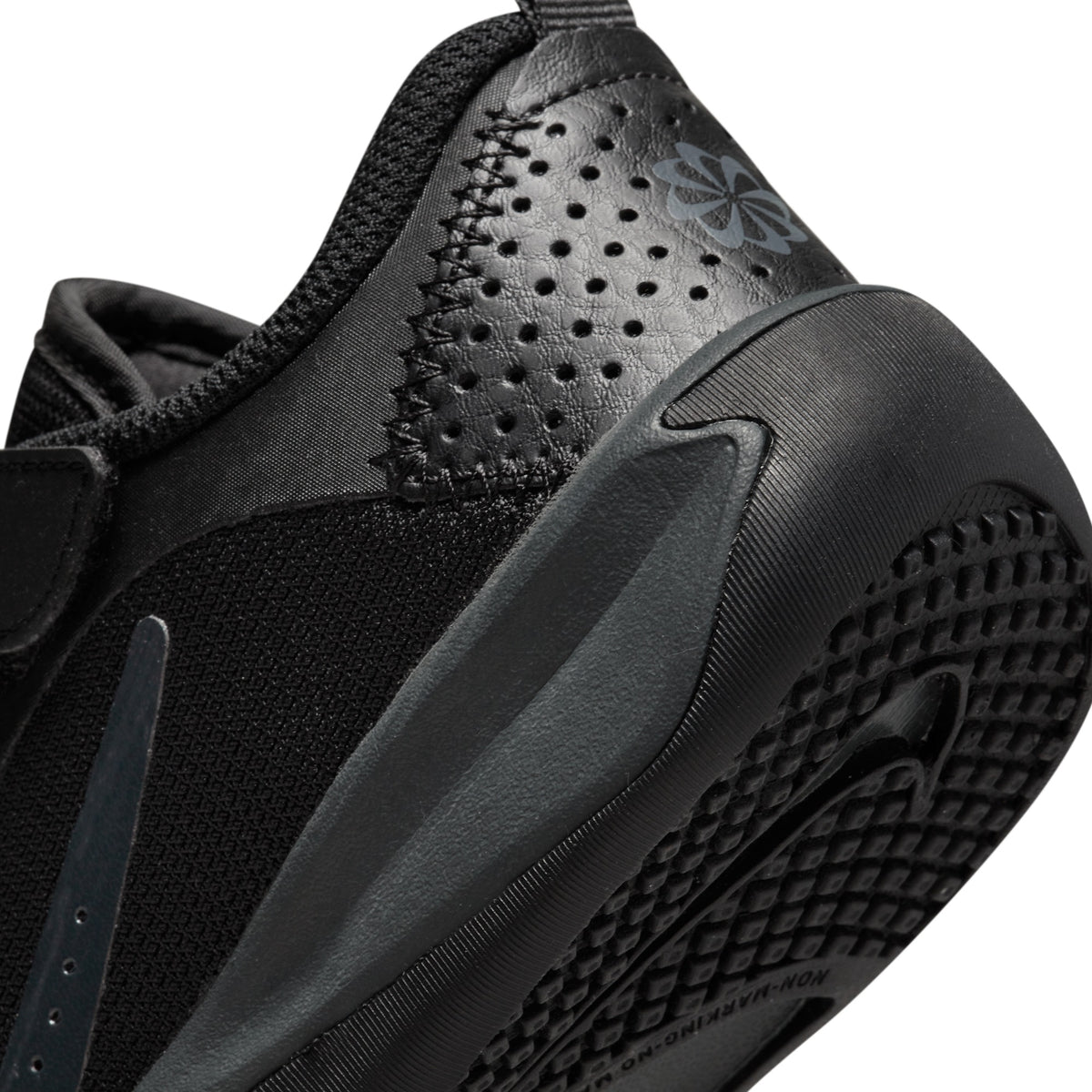 DM9026-001 Nike.com 8