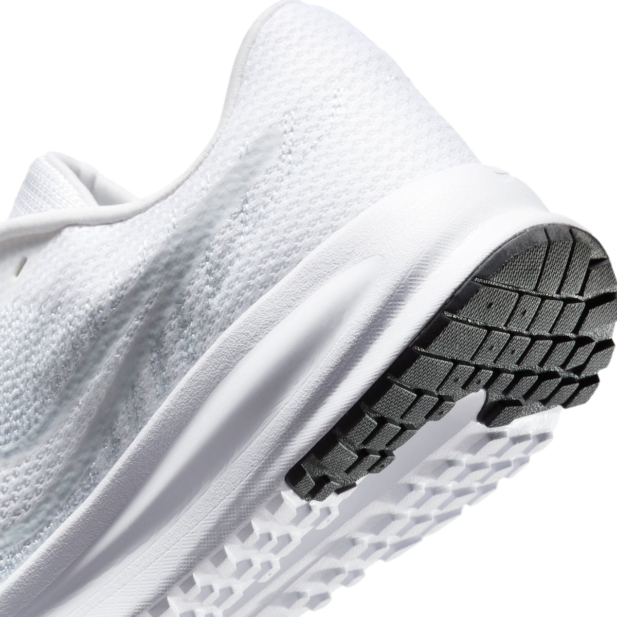 HM9593-103 Nike.com 8