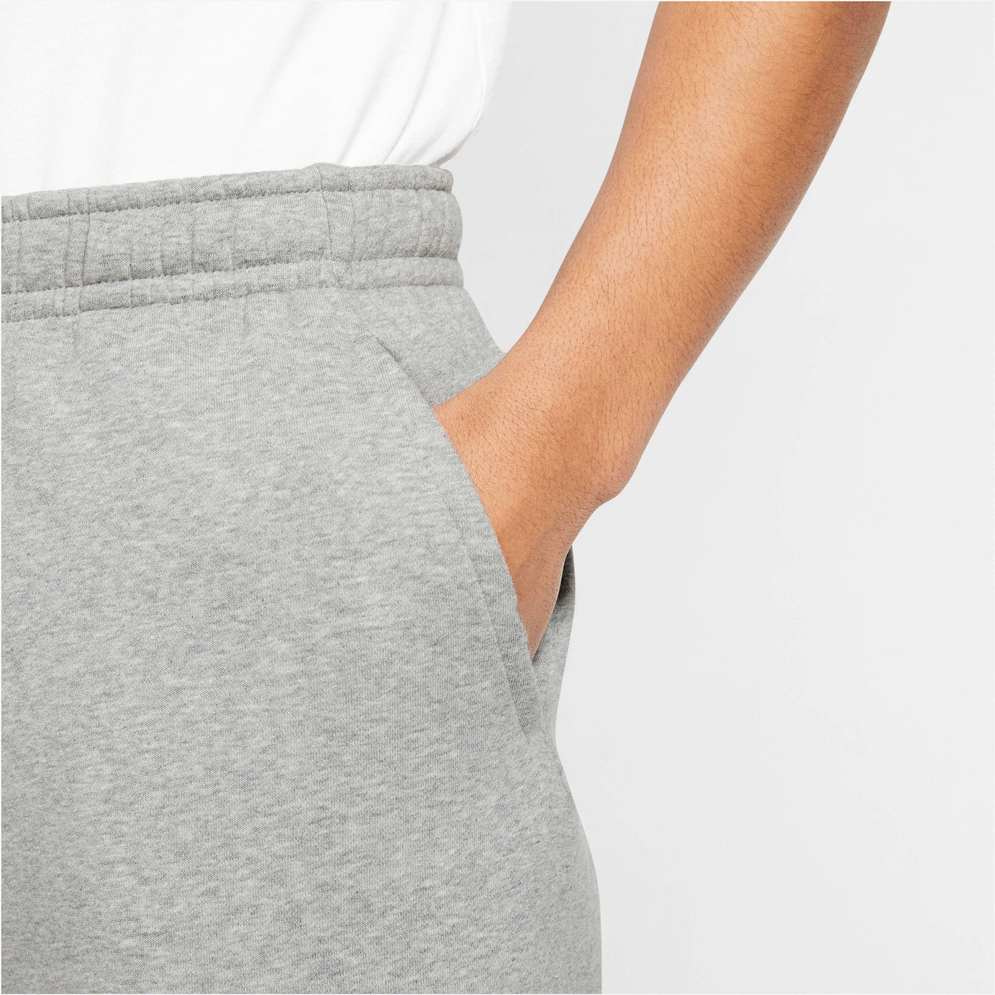 [BV2721-063] MENS NIKE SPORTSWEAR CLUB GRAPHIC SHORTS