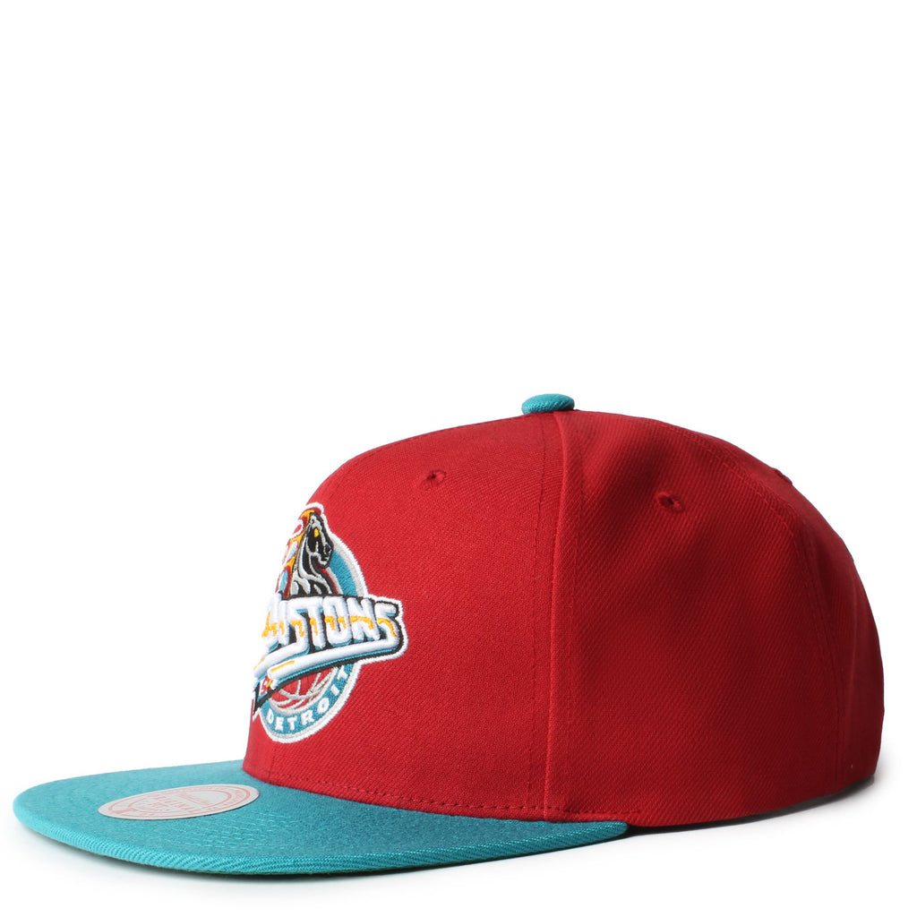 MENS MITCHELL & NESS NBA SIDE CORE 2.0 SNAPBACK HWC PISTONS - CARDINAL