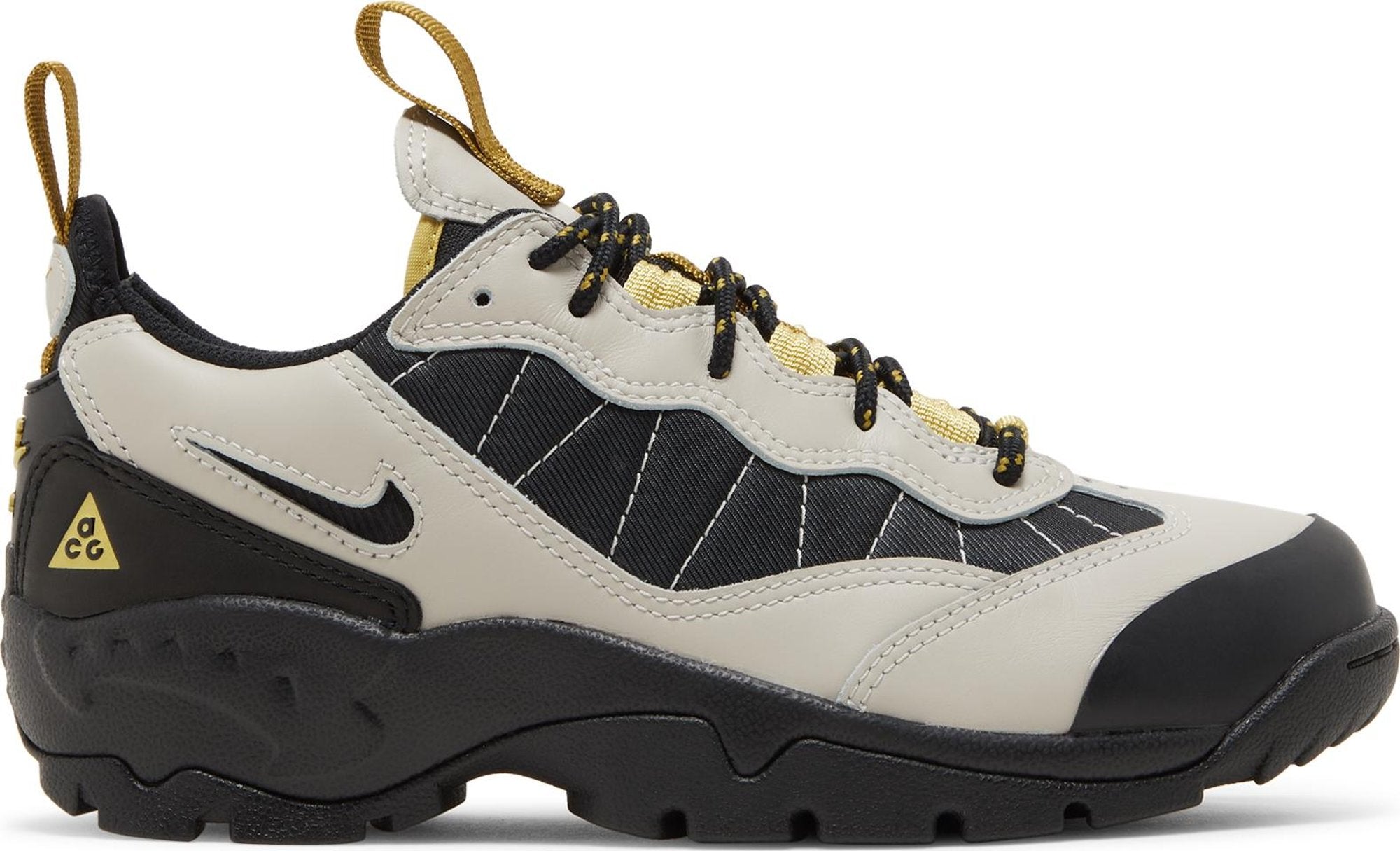 [DO9332-001] Mens Nike ACG Air Mada Low