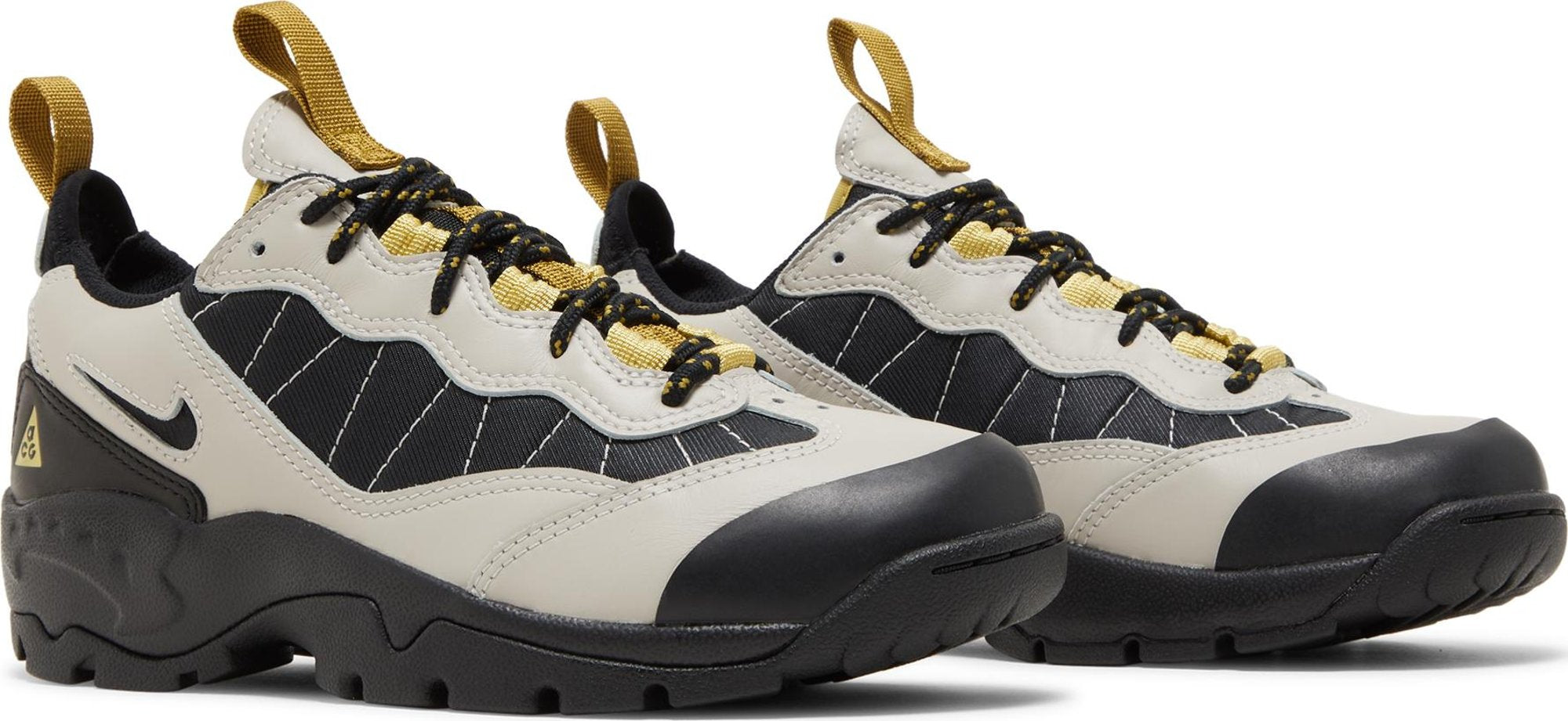 [DO9332-001] Mens Nike ACG Air Mada Low