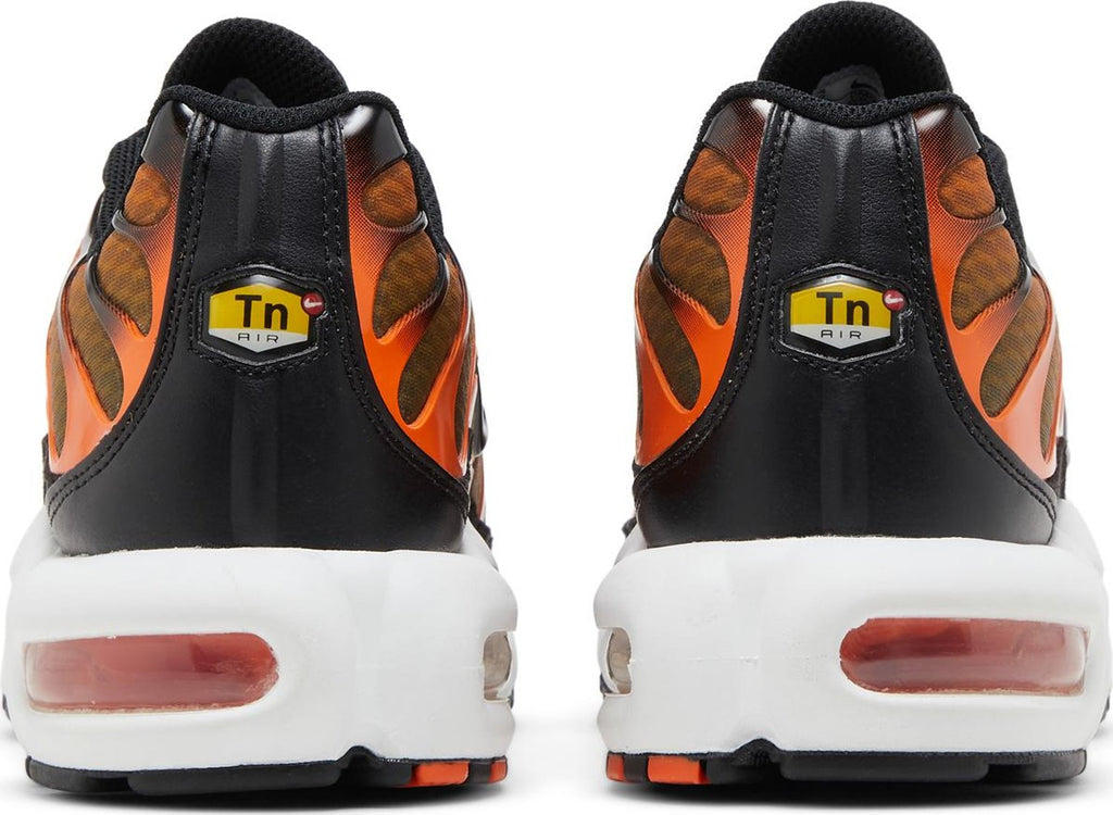 [DM0032-800] Mens Nike AIR MAX PLUS 'SAFETY ORANGE BLACK'