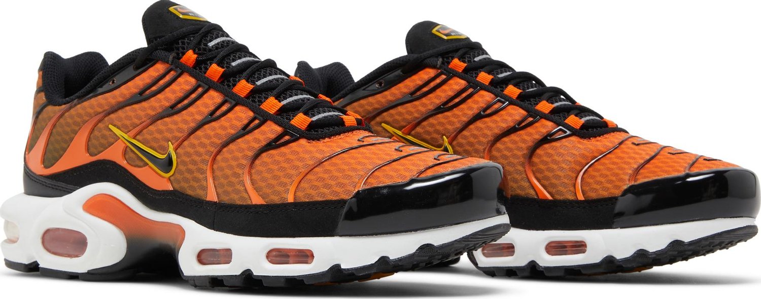 [DM0032-800] Mens Nike AIR MAX PLUS 'SAFETY ORANGE BLACK'
