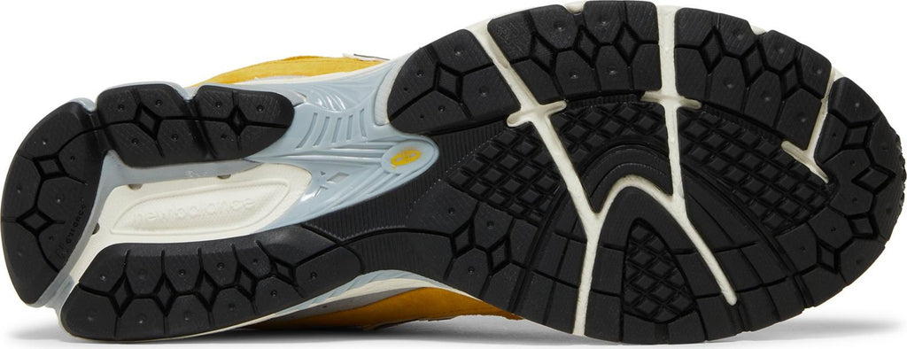 [M2002RHT] Mens New Balance 2002R 'Egg yolk'