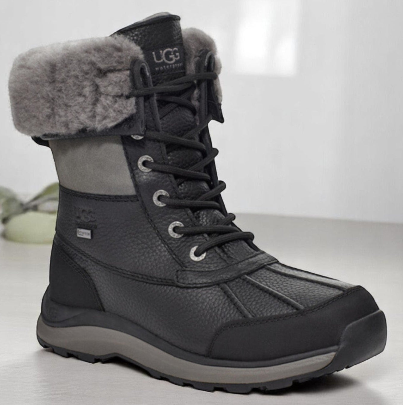 [1095141-BLK] Womens UGG ADIRONDACK BOOT III