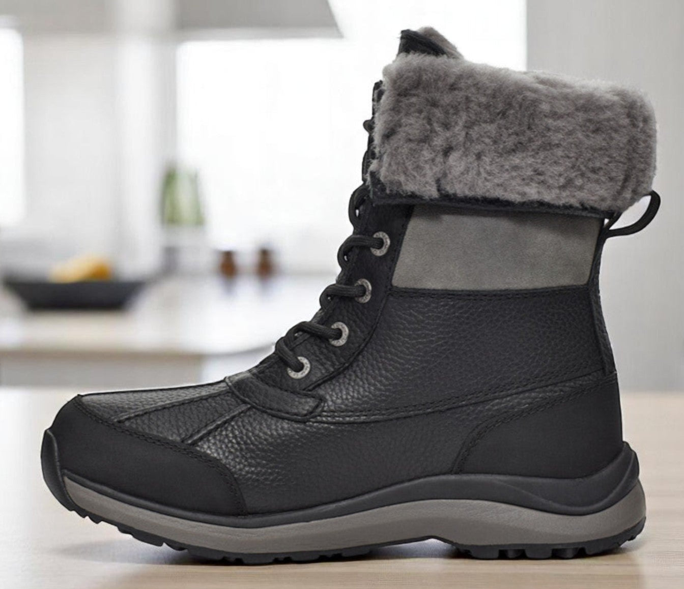 [1095141-BLK] Womens UGG ADIRONDACK BOOT III