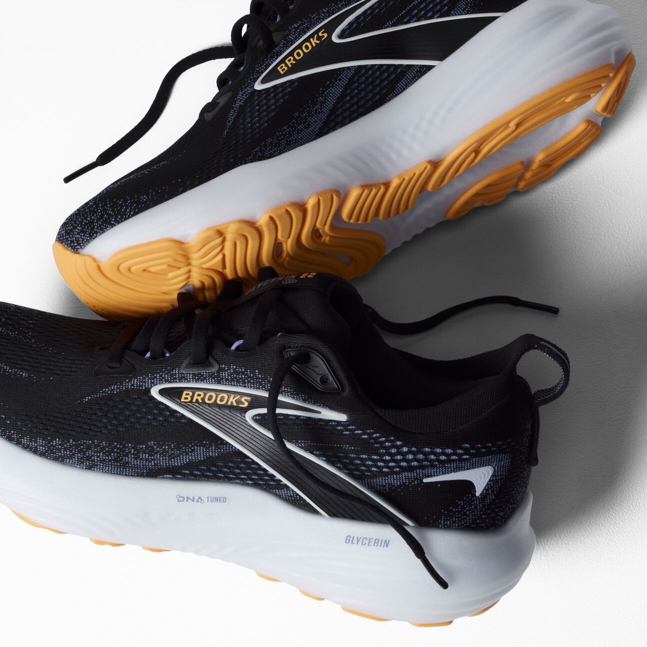 [1104451D.013] MENS BROOKS GLYCERIN 22