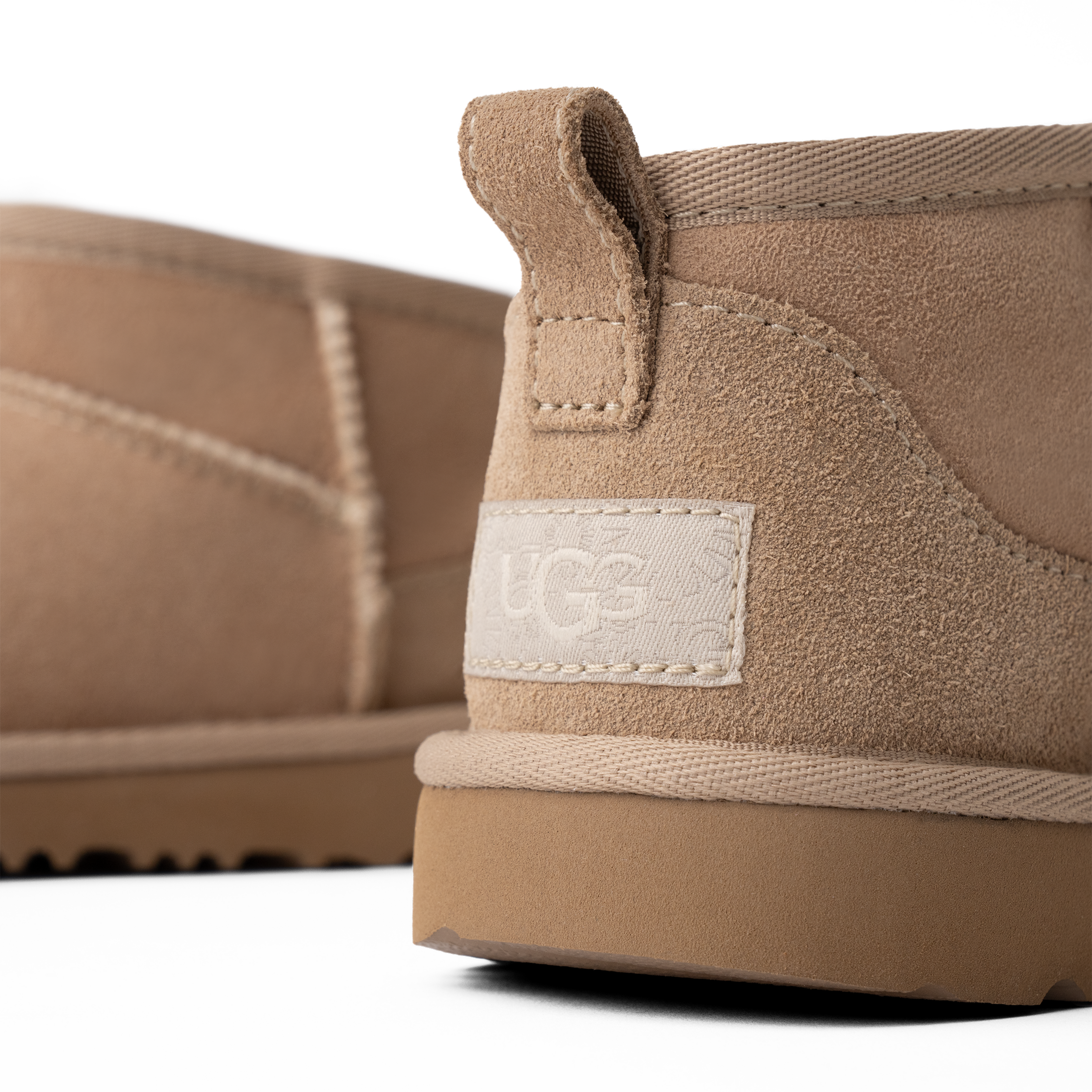 [1130750K-SAN] YOUTH UGG CLASSIC ULTRA MINI BOOT 'SAND'