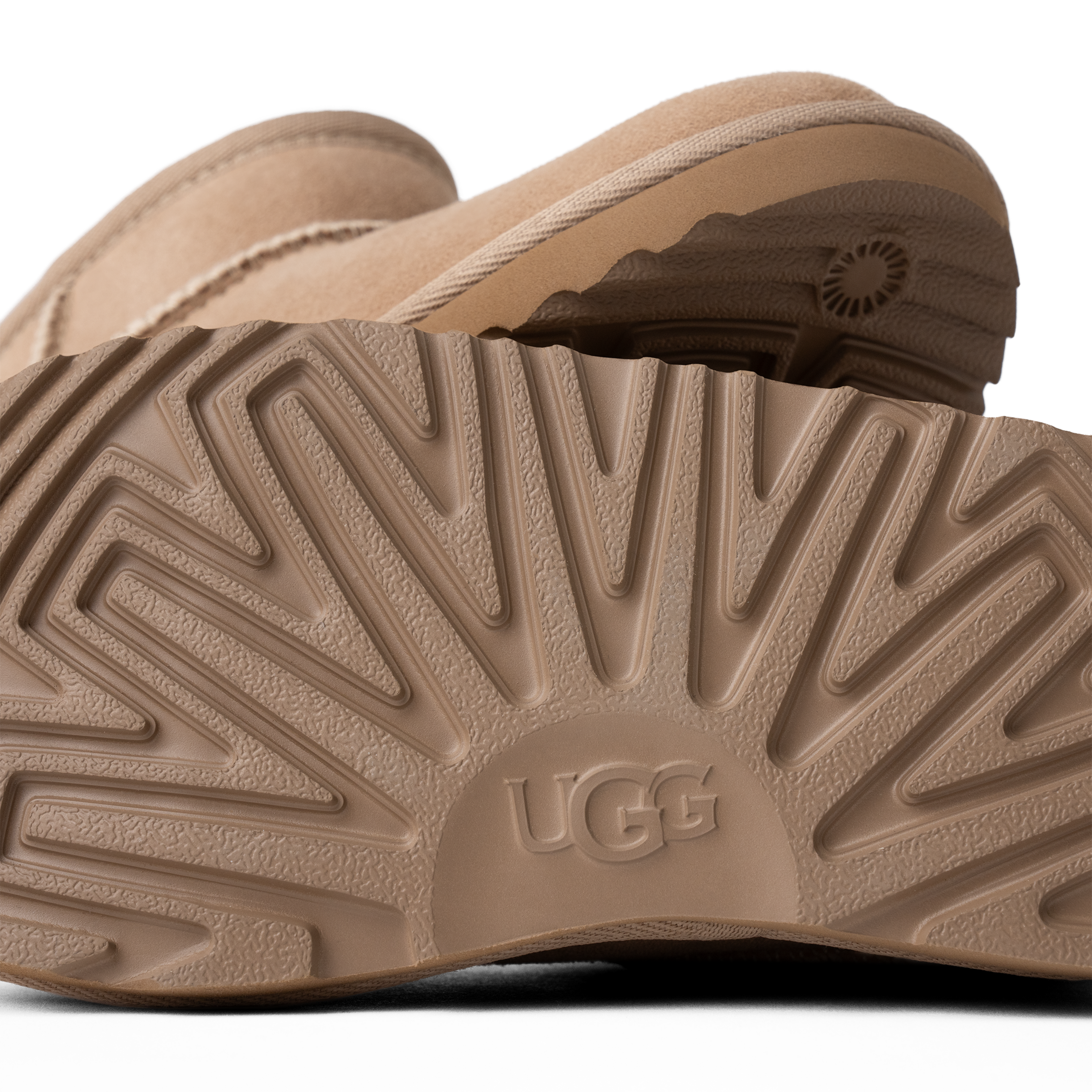[1130750K-SAN] YOUTH UGG CLASSIC ULTRA MINI BOOT 'SAND'
