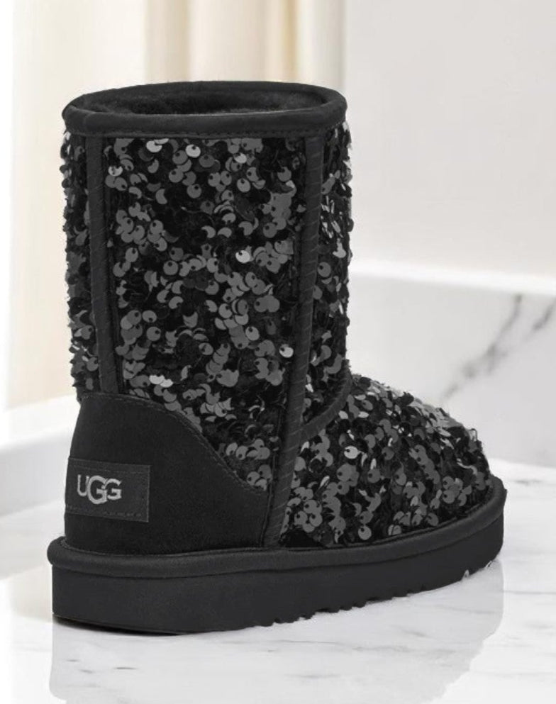 [1135330K-BLK] Kids UGG CLASSIC SHORT CHUNKY SEQUIN BOOT