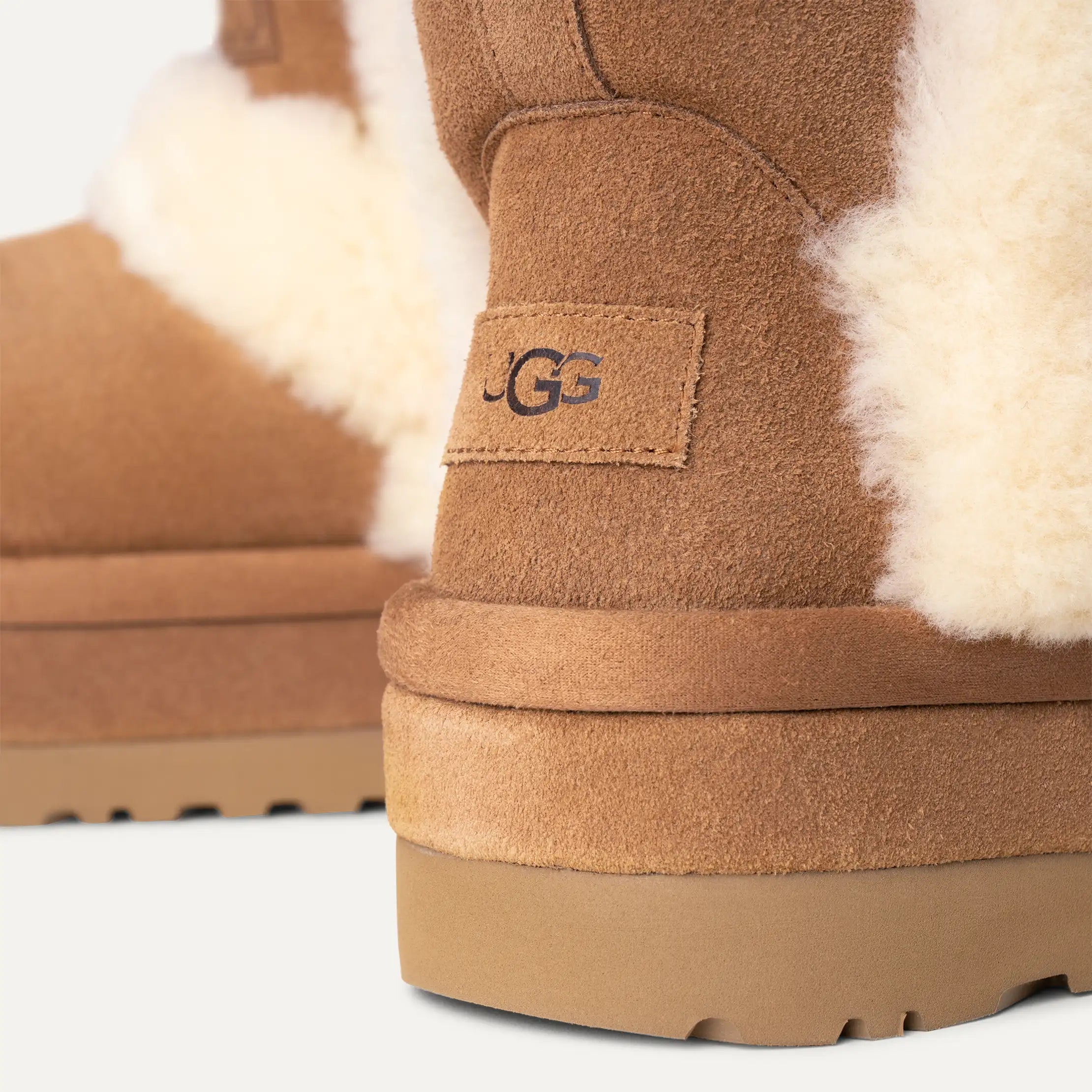 [1144046-CHE] WOMENS UGG CLASSIC CHILLAPEAK