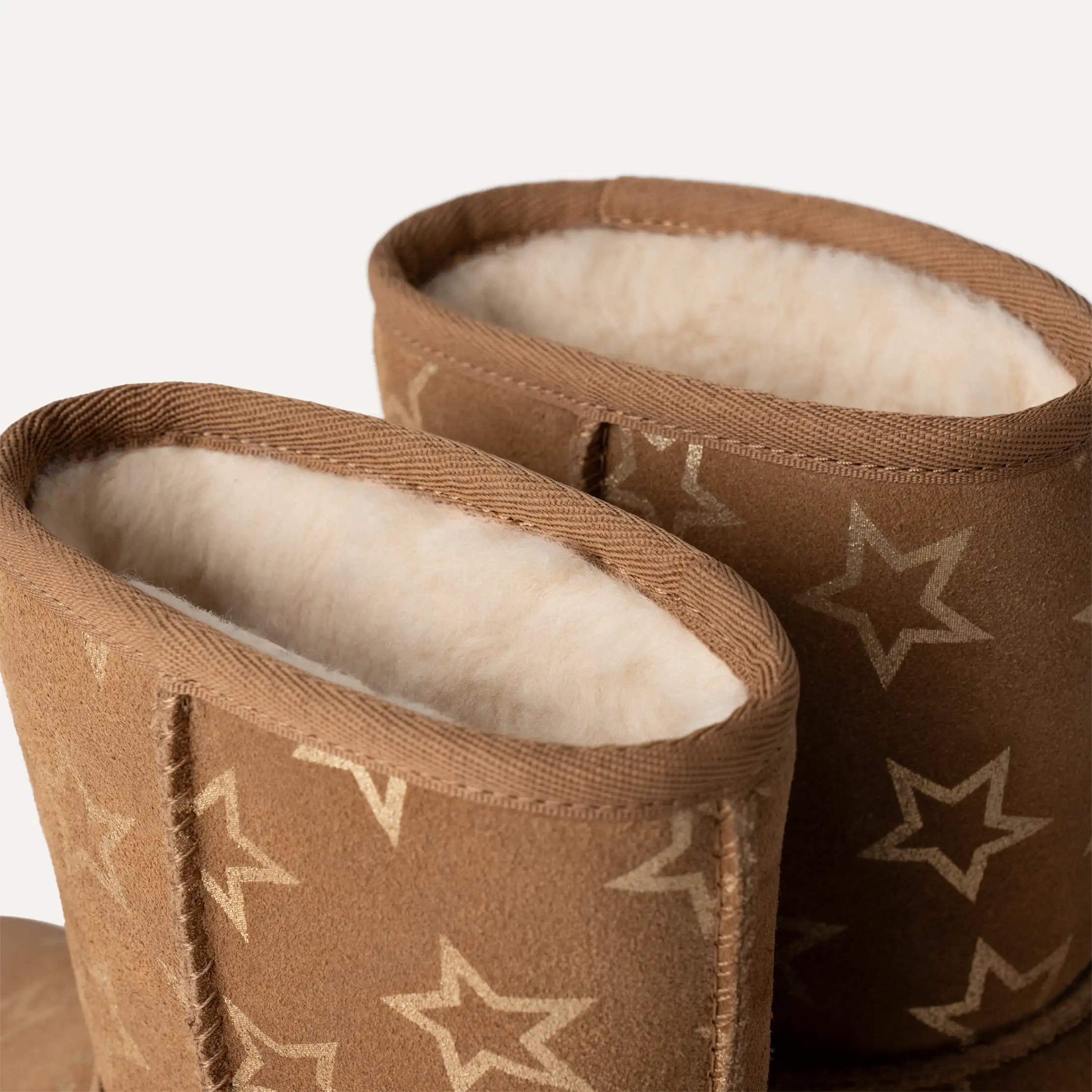 [1157712K-CLDR] YOUTH UGG CLASSIC II IRIDESCENT STARS BOOT 'CHESTNUT GOLD IRIDESCENT' (KIDS)