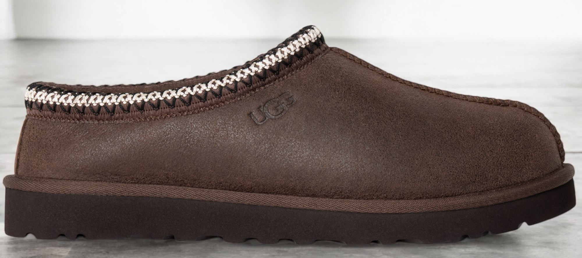 [1158172-BCDR] MENS UGG TASMAN DISTRESSED SLIPPER 'BURNT CEDAR'