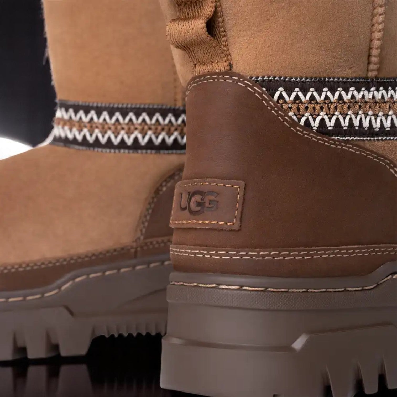[1158322-CHE] WOMENS UGG CLASSIC MINI TRAILGLAZER