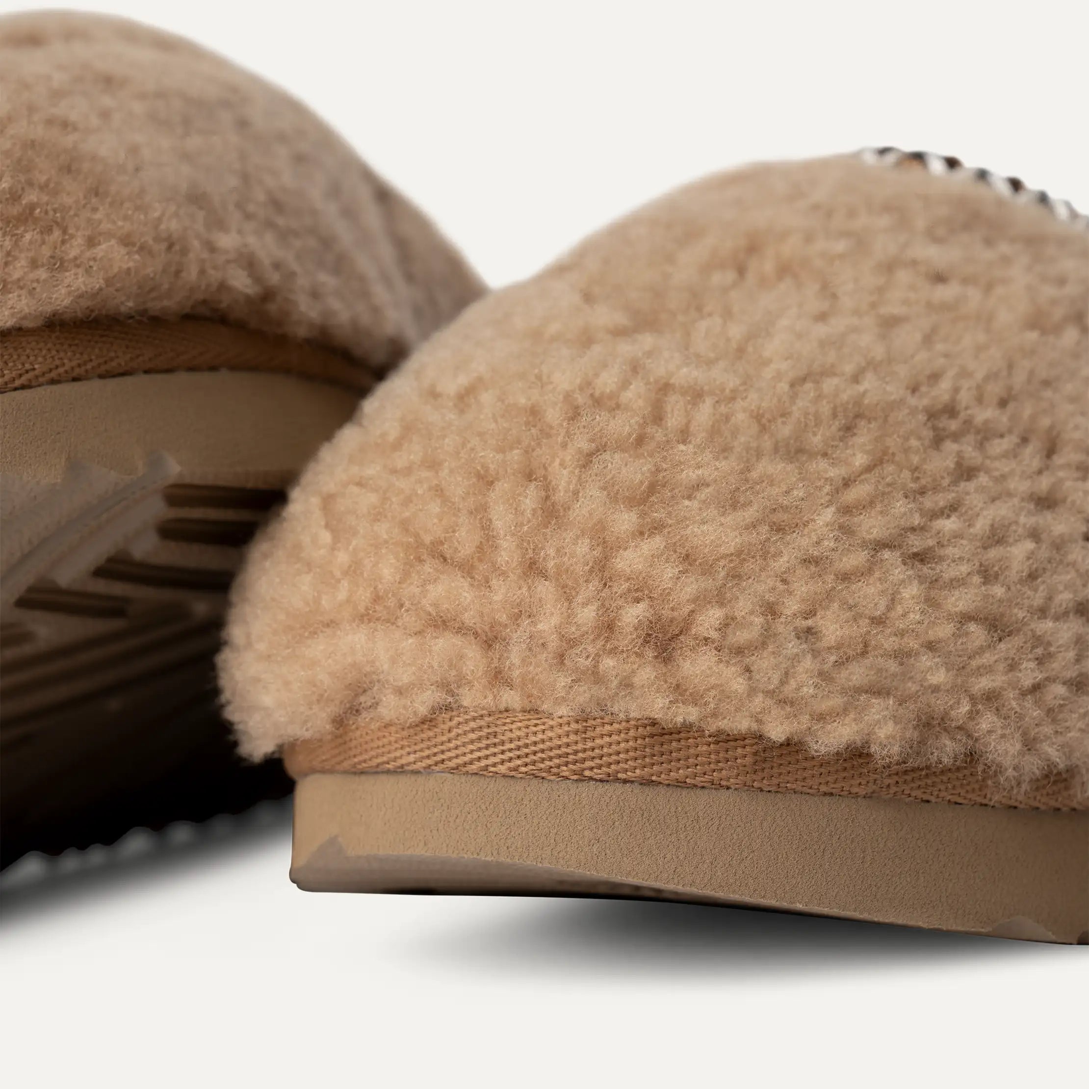 [1158356-CHE] WOMENS UGG W TASMAN MAXI CURLY