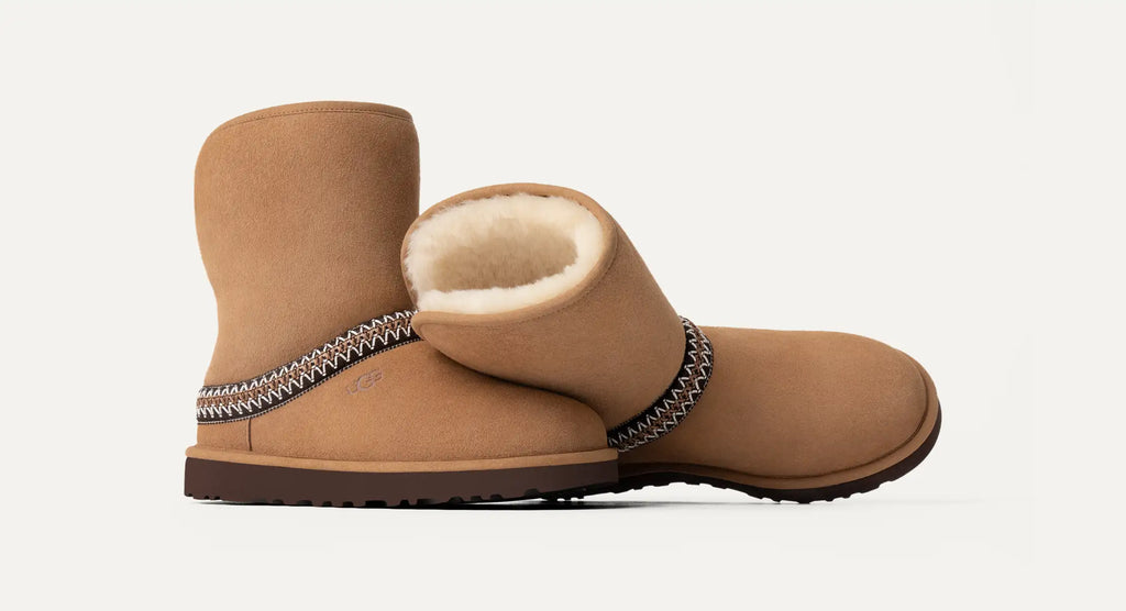 [1161770-CHE] WOMENS UGG CLASSIC SHORT CRESCENT BOOT