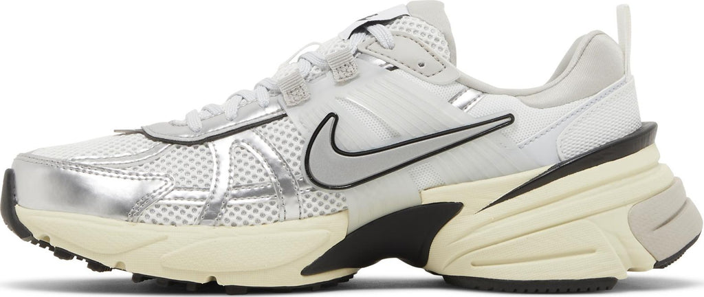 [FD0736-100] Womens Nike V2K Run 'Summit White Metallic Silver' (W)