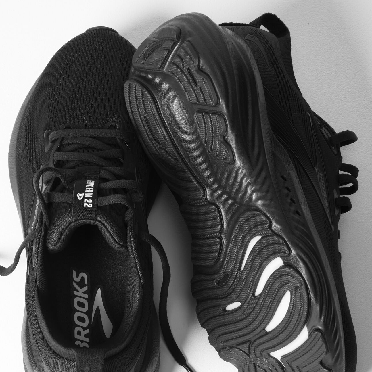 [1204341B.020] WOMENS BROOKS GLYCERIN 22