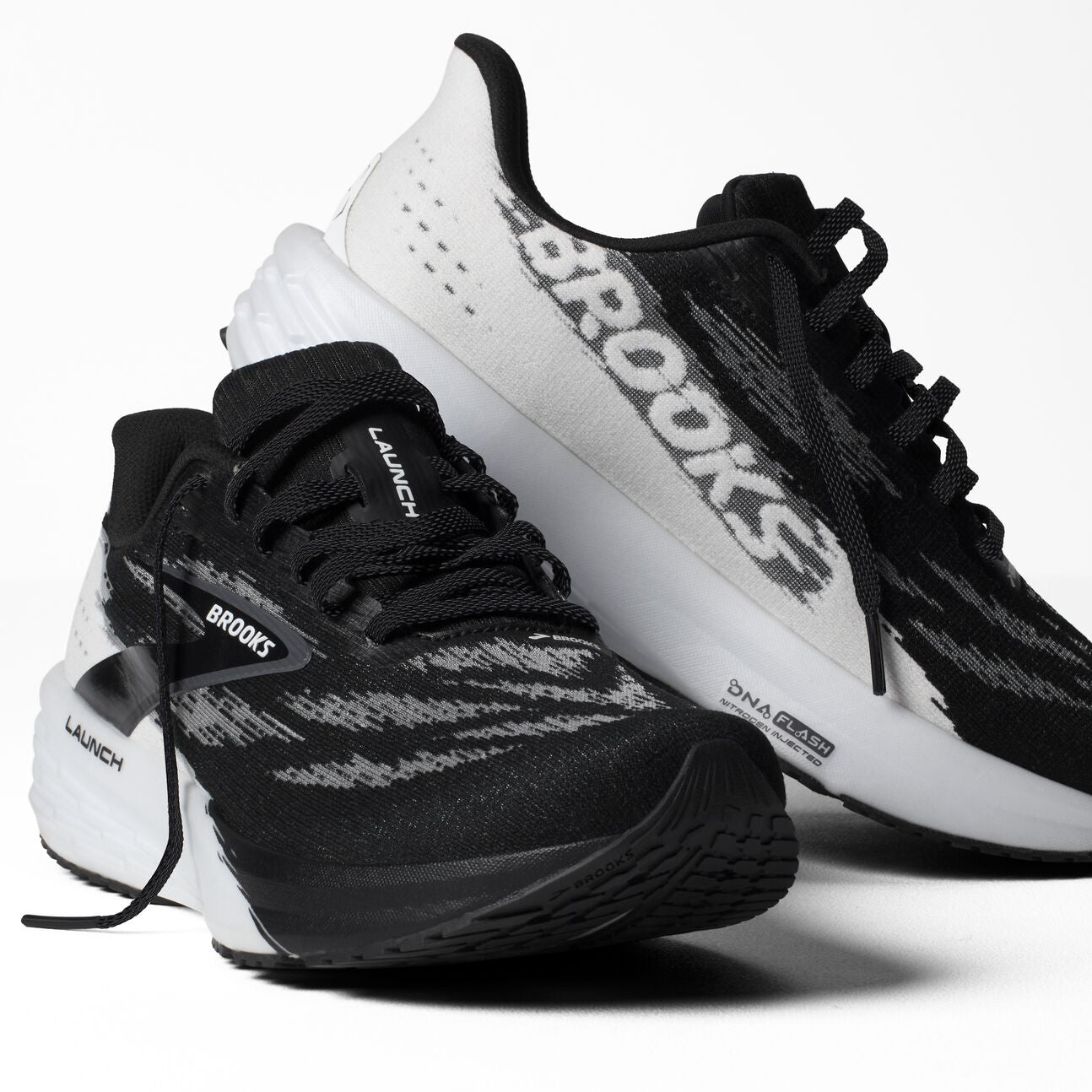 [1204391B.087] WOMENS BROOKS LAUNCH 11