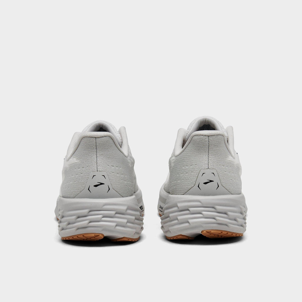 [1204391B.135] WOMENS BROOKS LAUNCH 11
