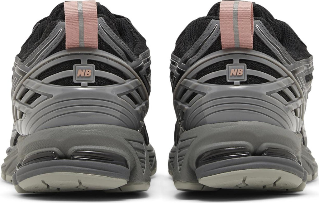 [M1906RHC] Mens New Balance 1906R 'Black Pink'