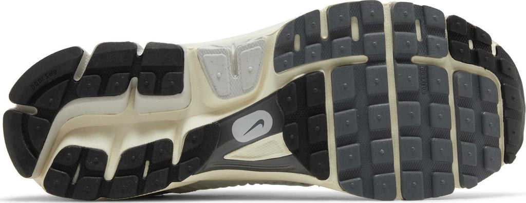 [HF0731-007] Mens Nike Zoom Vomero 5 SE