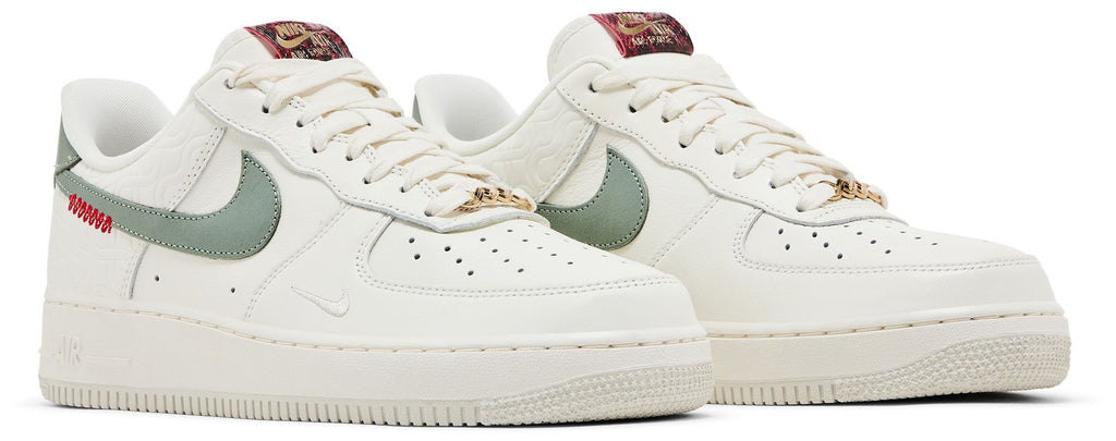 [HV5979-130] MENS NIKE AIR FORCE 1 '07 'YEAR OF THE SNAKE'