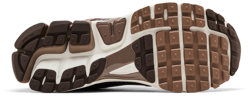 [HF1553-004] MENS NIKE ZOOM VOMERO 5 'MINK BROWN'