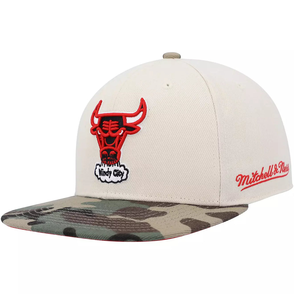 MENS MITCHELL & NESS NBA OFF WHITE CAMO FITTED HWC BULLS - OFF WHITE