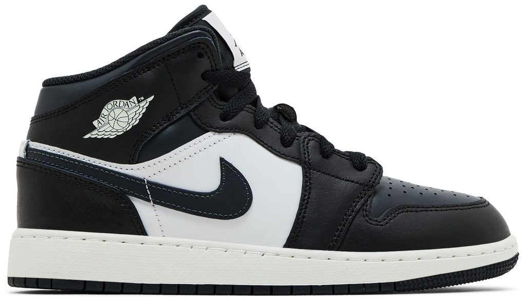 [DQ8423-010] GRADE SCHOOL AIR JORDAN RETRO 1 MID 'OFF NOIR TOE (GS)'