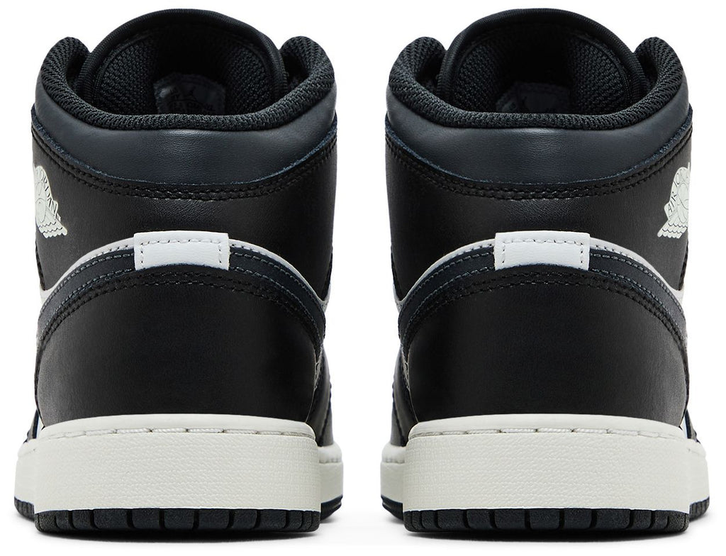 [DQ8423-010] GRADE SCHOOL AIR JORDAN RETRO 1 MID 'OFF NOIR TOE (GS)'