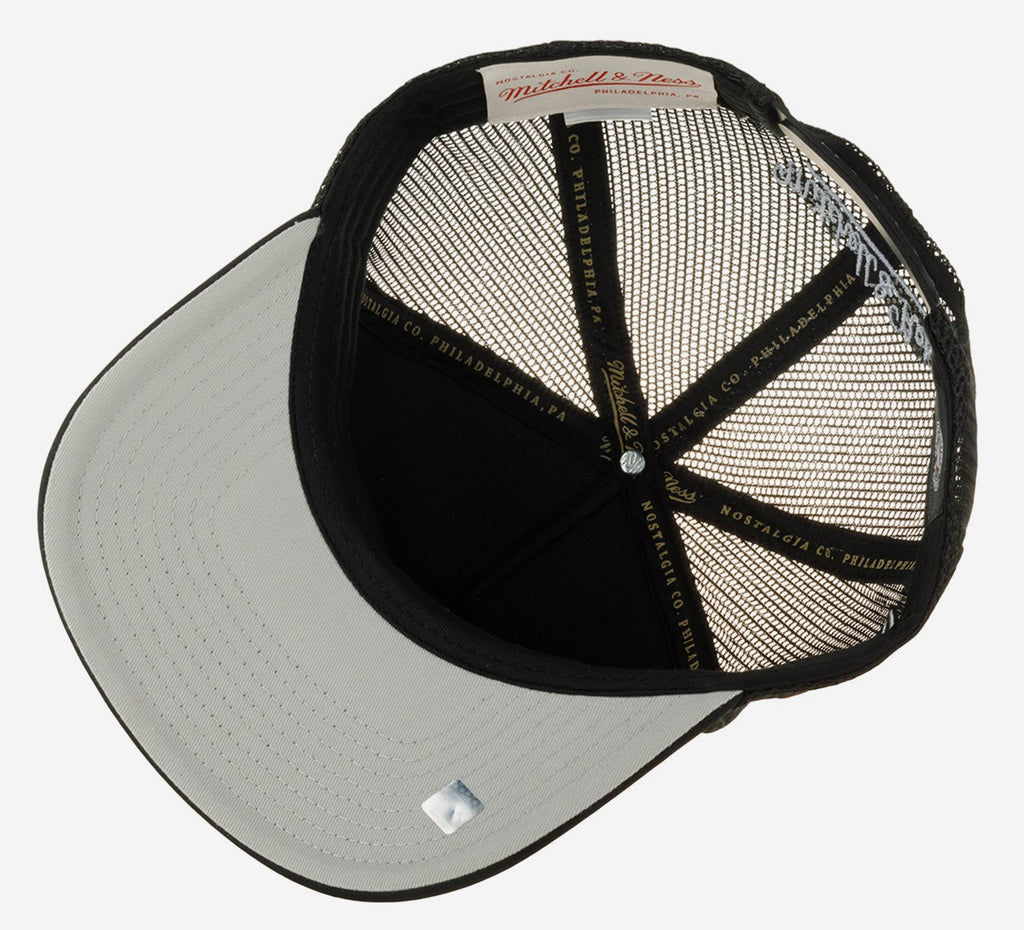 [HT8315-WRTBLCK] MENS MITCHELL & NESS WWE TRUCKER WRESTLEMANIA
