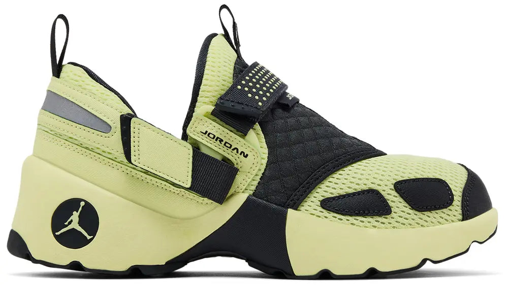 [HQ2164-302] WOMENS AIR JORDAN TRUNNER LX 'LUMINOUS GREEN'