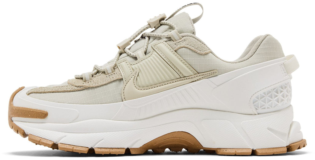[HQ2181-100] WOMENS NIKE ZOOM VOMERO 5 ROAM 'SAIL LIGHT STONE GUM'