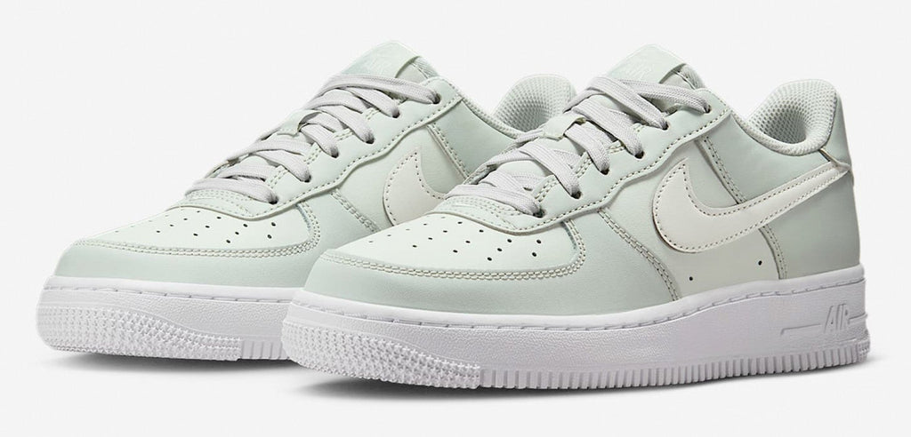 [FV5948-007] GRADE SCHOOL NIKE GS AIR FORCE 1 'LIGHT SILVER SPRUCE AURA'