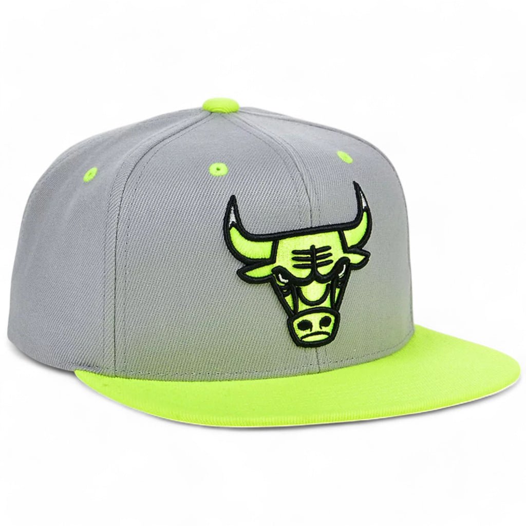 MENS MITCHELL & NESS NBA VOLT SNAPBACK BULLS - GREY