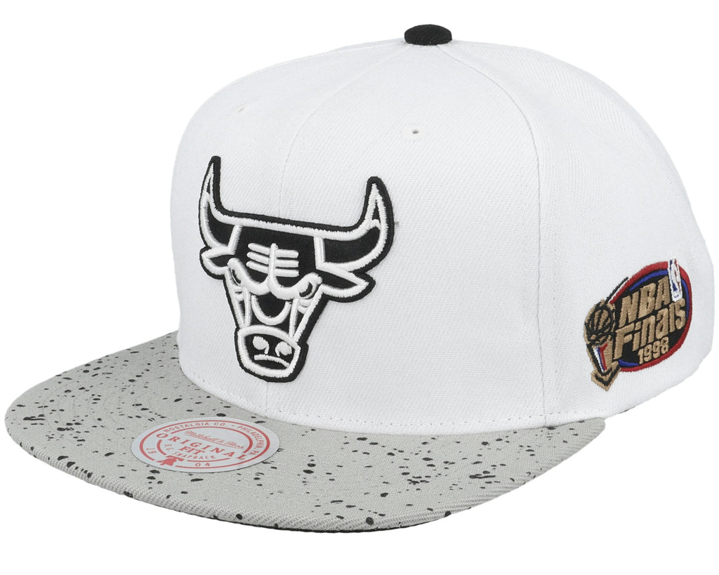 Mens MITCHELL & NESS NBA CEMENT TOP SNAPBACK BULLS
