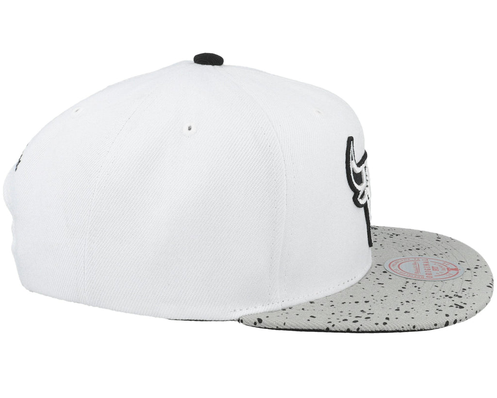 Mens MITCHELL & NESS NBA CEMENT TOP SNAPBACK BULLS