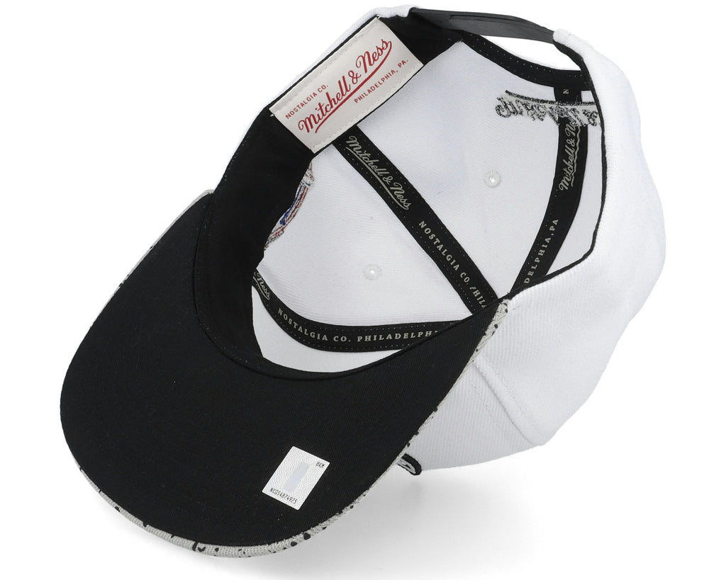 Mens MITCHELL & NESS NBA CEMENT TOP SNAPBACK BULLS