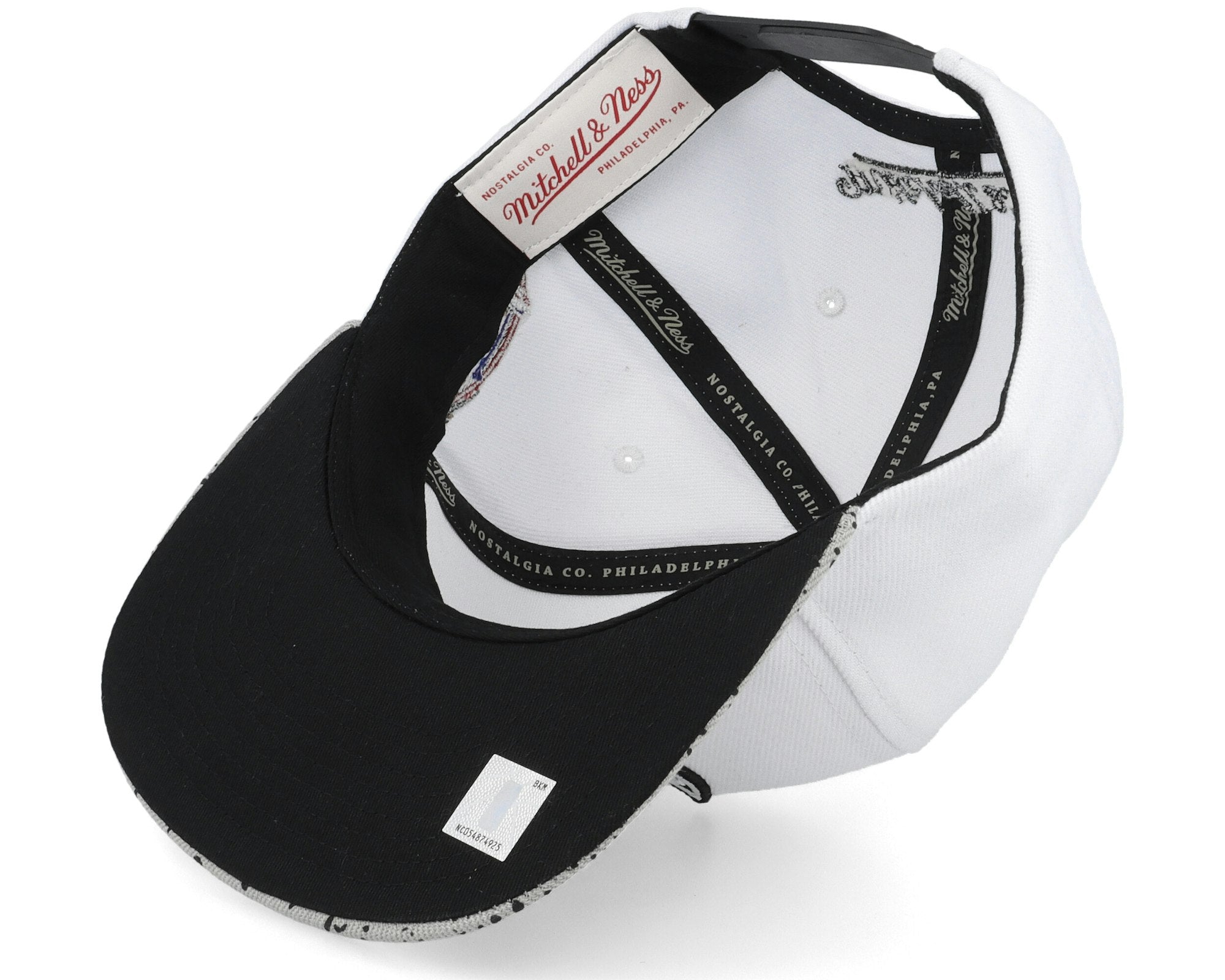 Mens MITCHELL & NESS NBA CEMENT TOP SNAPBACK BULLS