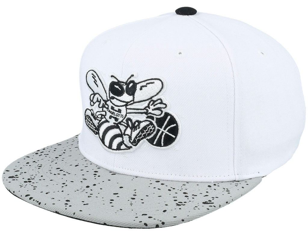 MENS MITCHELL & NESS NBA CEMENT TOP SNAPBACK HWC HORNETS - WHITE-SILVER