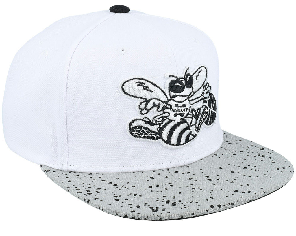 MENS MITCHELL & NESS NBA CEMENT TOP SNAPBACK HWC HORNETS - WHITE-SILVER
