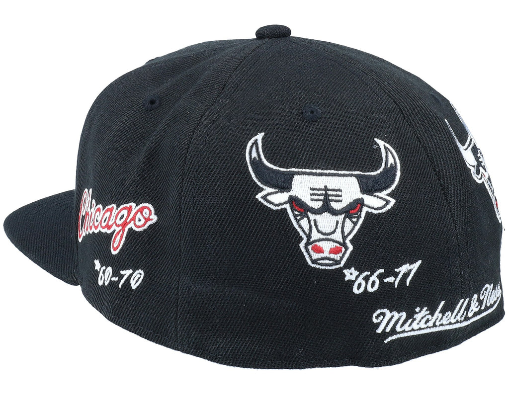 MENS MITCHELL & NESS NBA TIMELINE FITTED HWC BULLS - BLACK