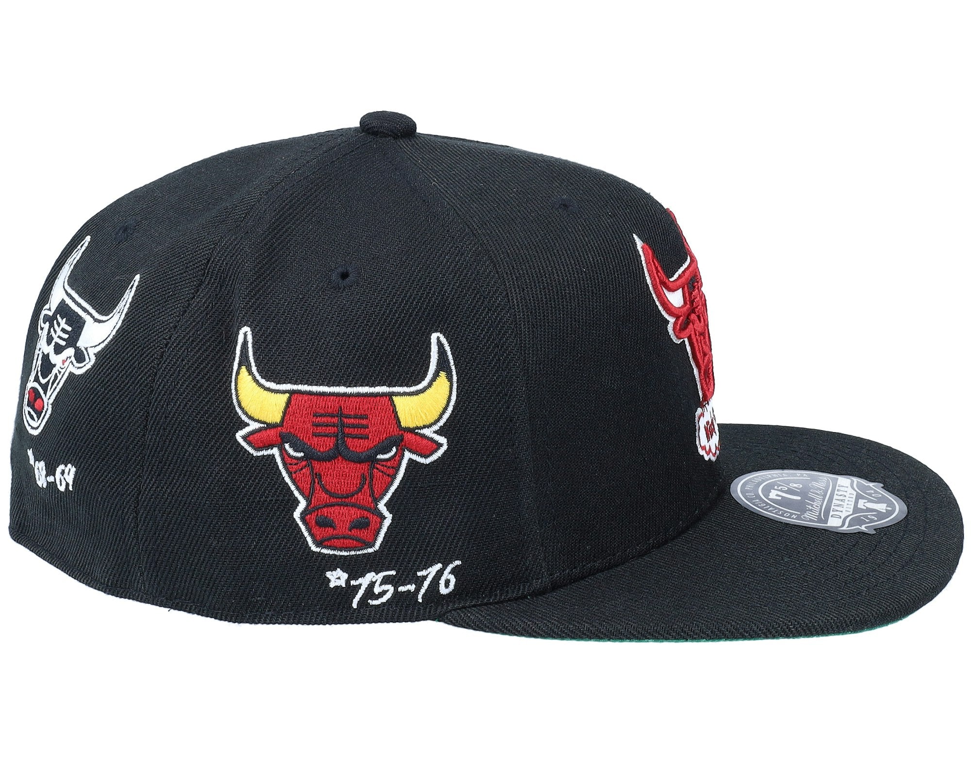 MENS MITCHELL & NESS NBA TIMELINE FITTED HWC BULLS - BLACK