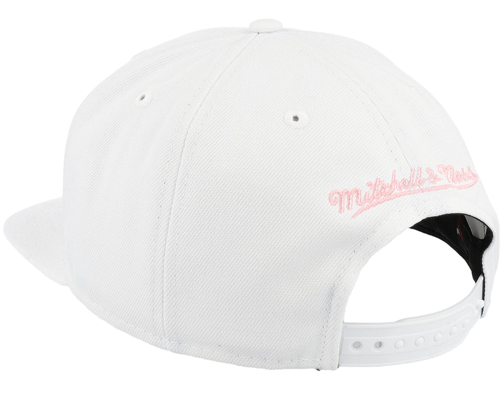 MENS MITCHELL & NESS NBA SUMMER SUEDE SNAPBACK BULLS - WHITE